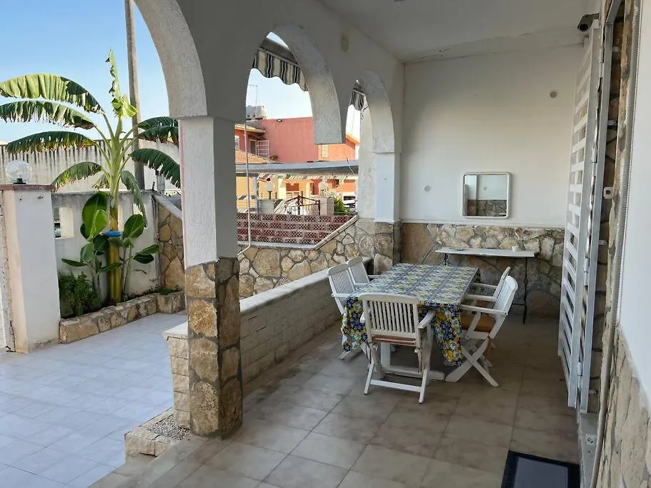 הוילה סקוליטי Kamarina House